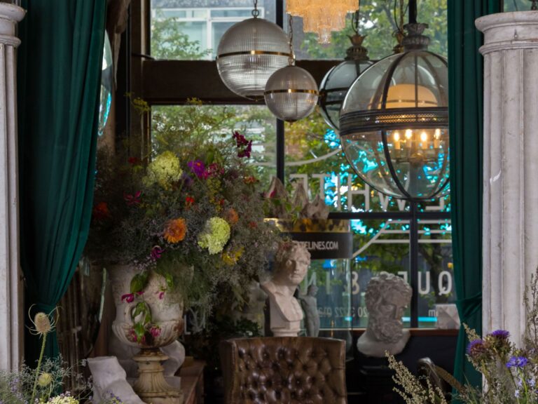 Mare-Street_Market_Pure_White_Lines-lighting-showroom