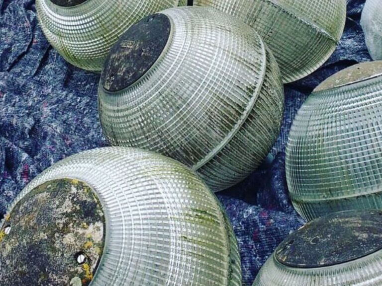 vintage-holophane_pentant_globe_lights_1950s-mid-century_Paris_Parisian