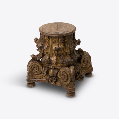 capital_side_table_decorationj